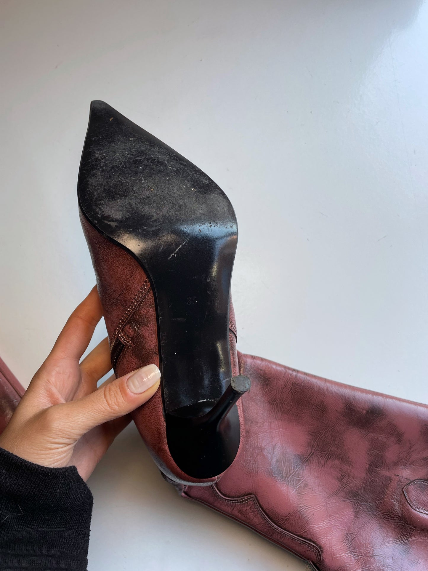 Vintage Maroon Pointed-Toe Mid-Calf Boots