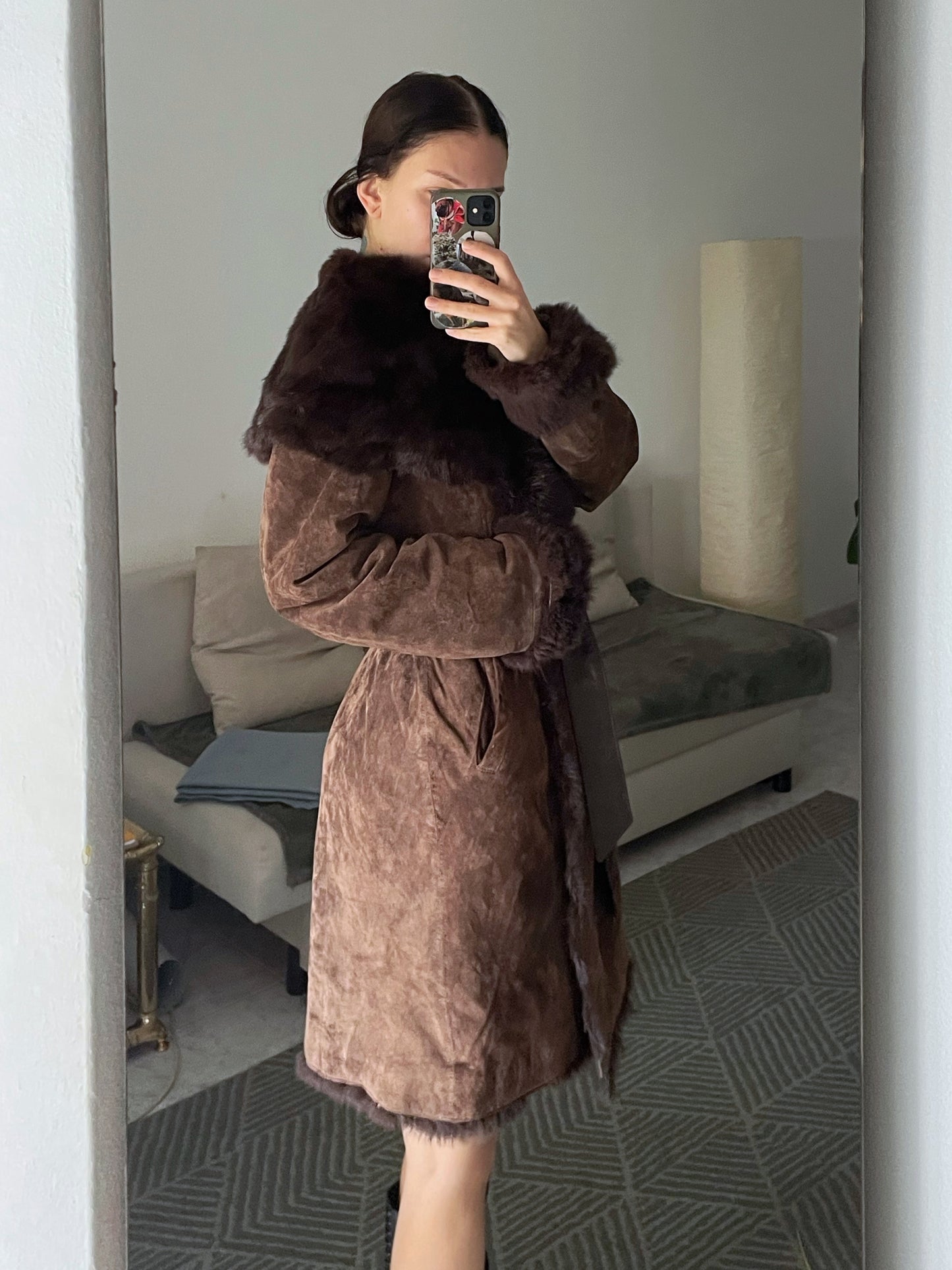 Suede coat with a fur collar.
