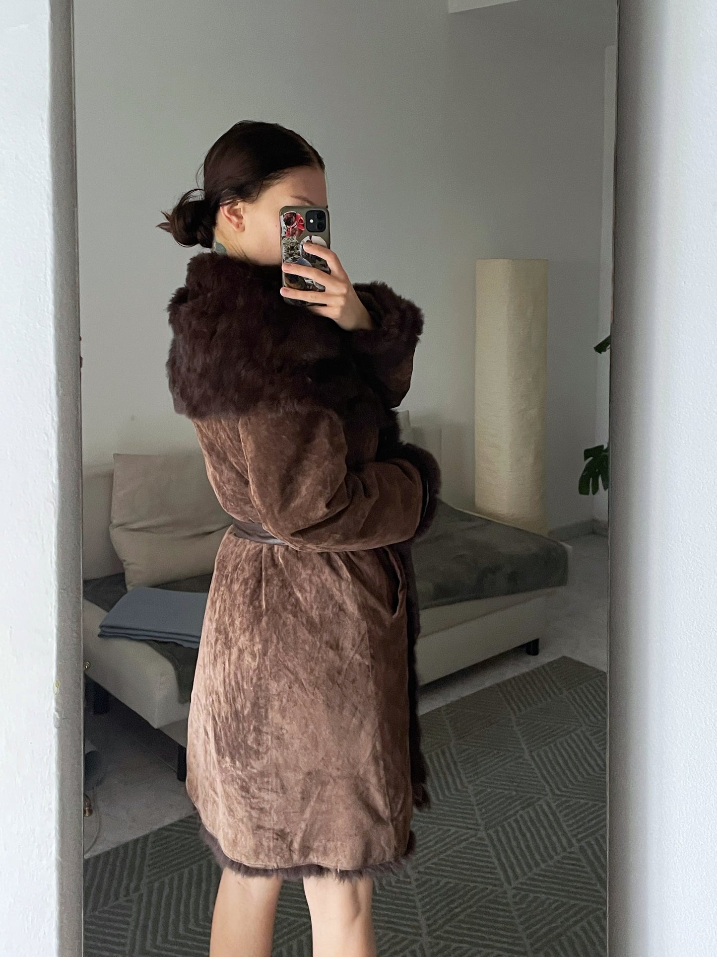 Suede coat with a fur collar.