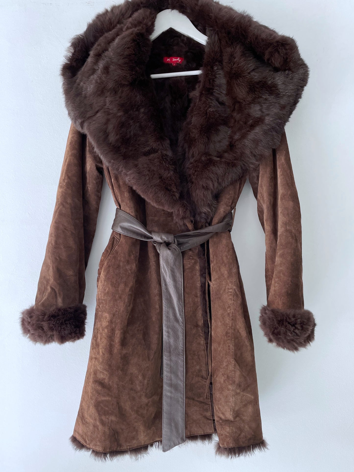 Suede coat with a fur collar.