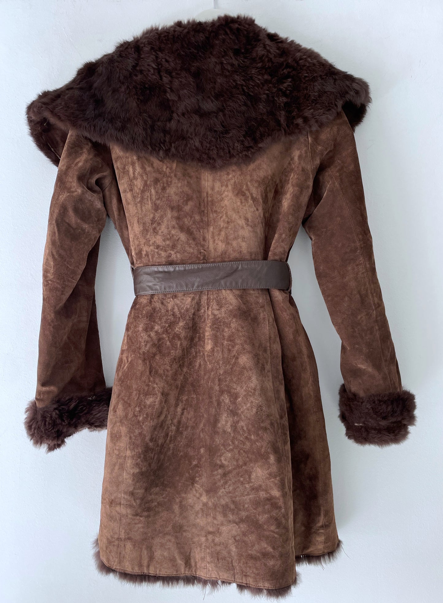 Suede coat with a fur collar.