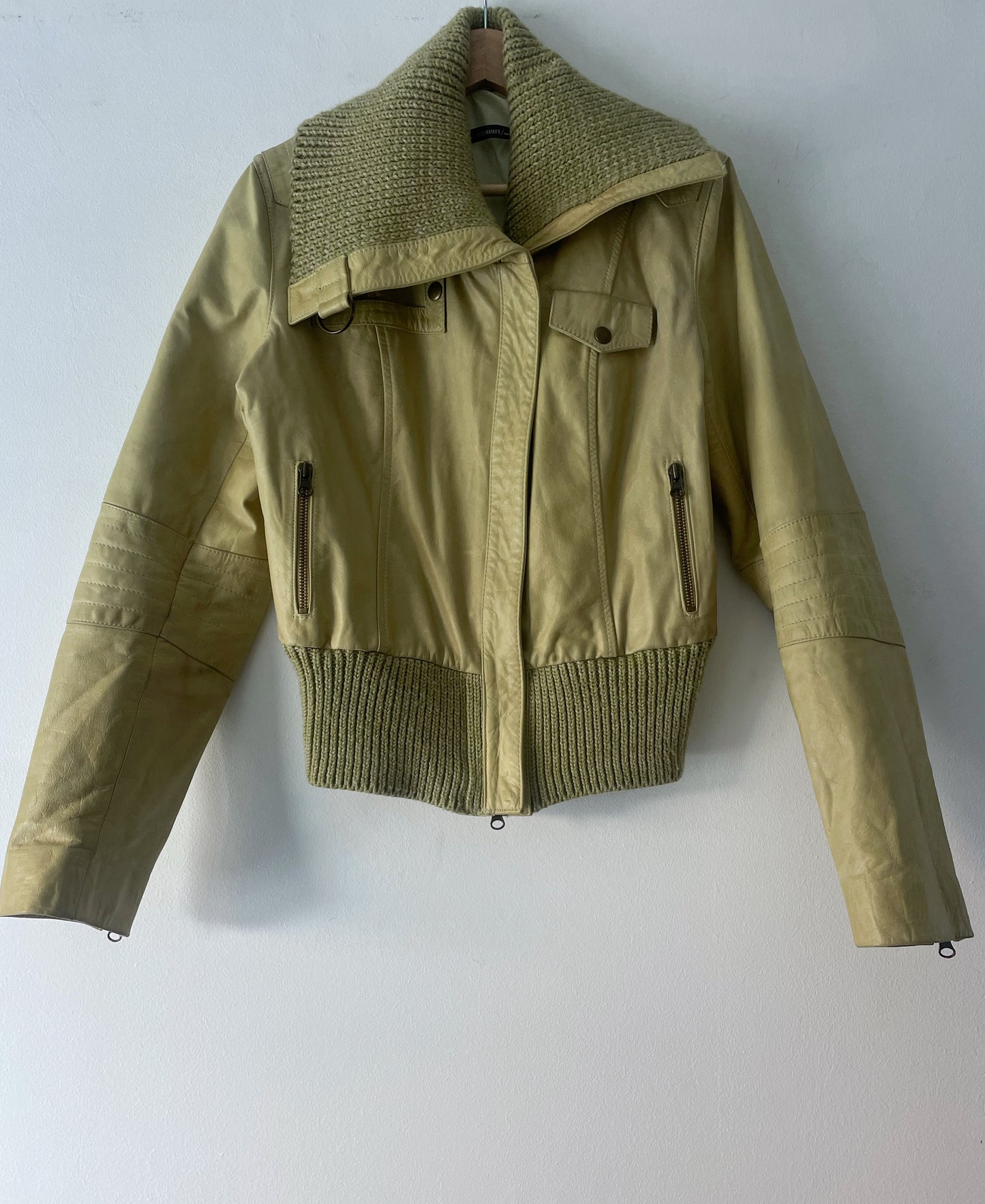 Chaqueta corta de cuero natural