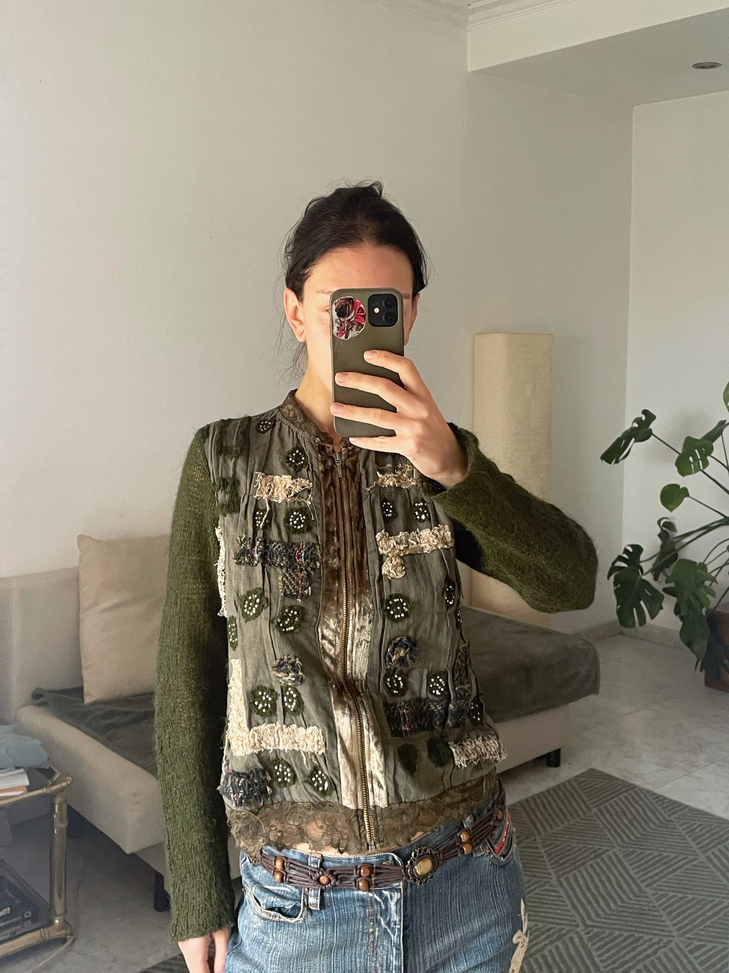 Cardigan with an embroidery.