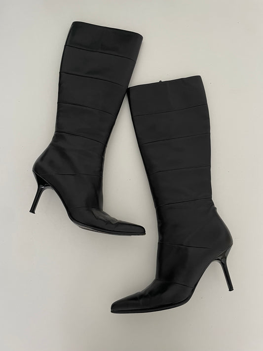 Pointed-toe Boots
