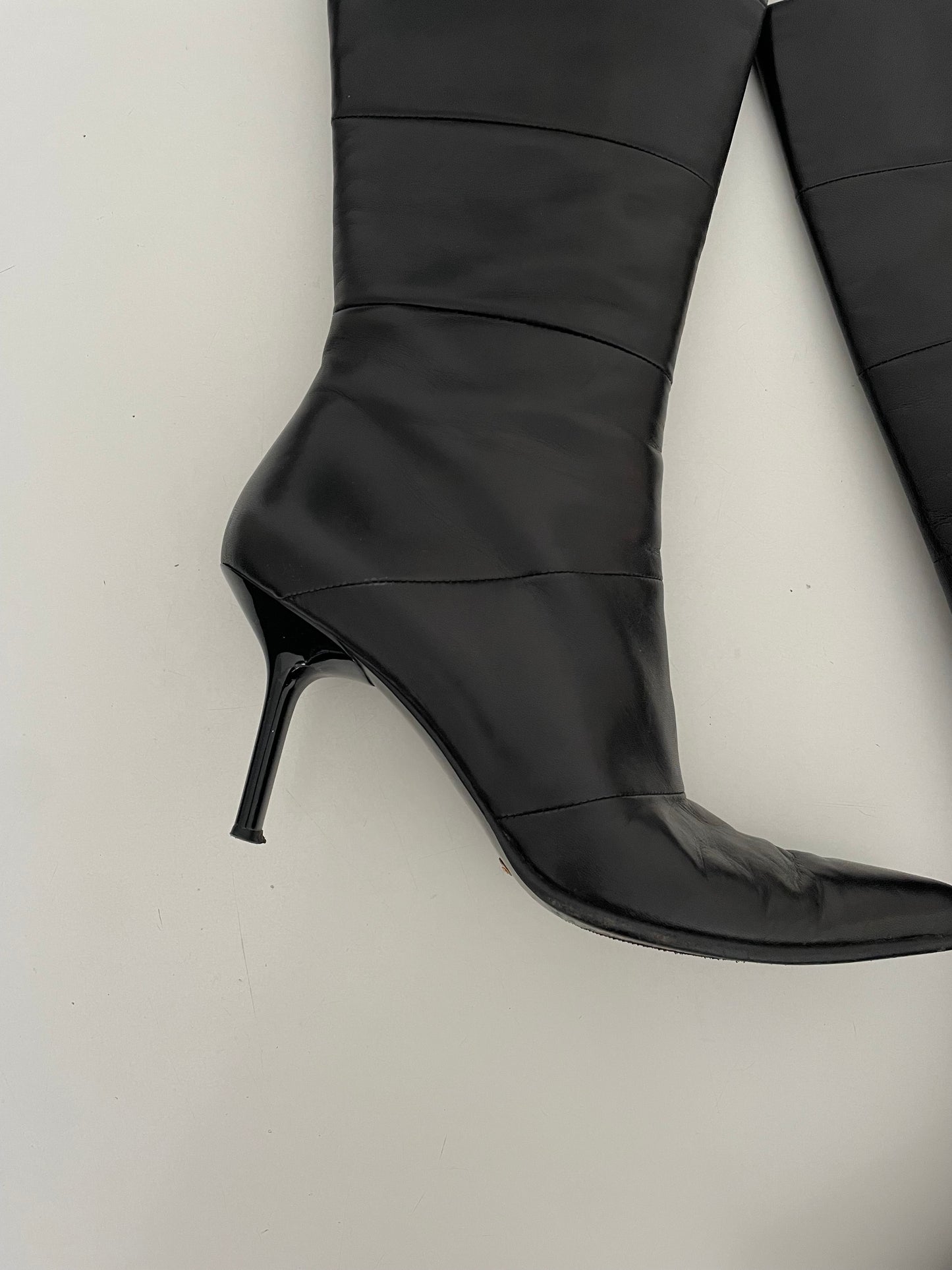 Pointed-toe Boots