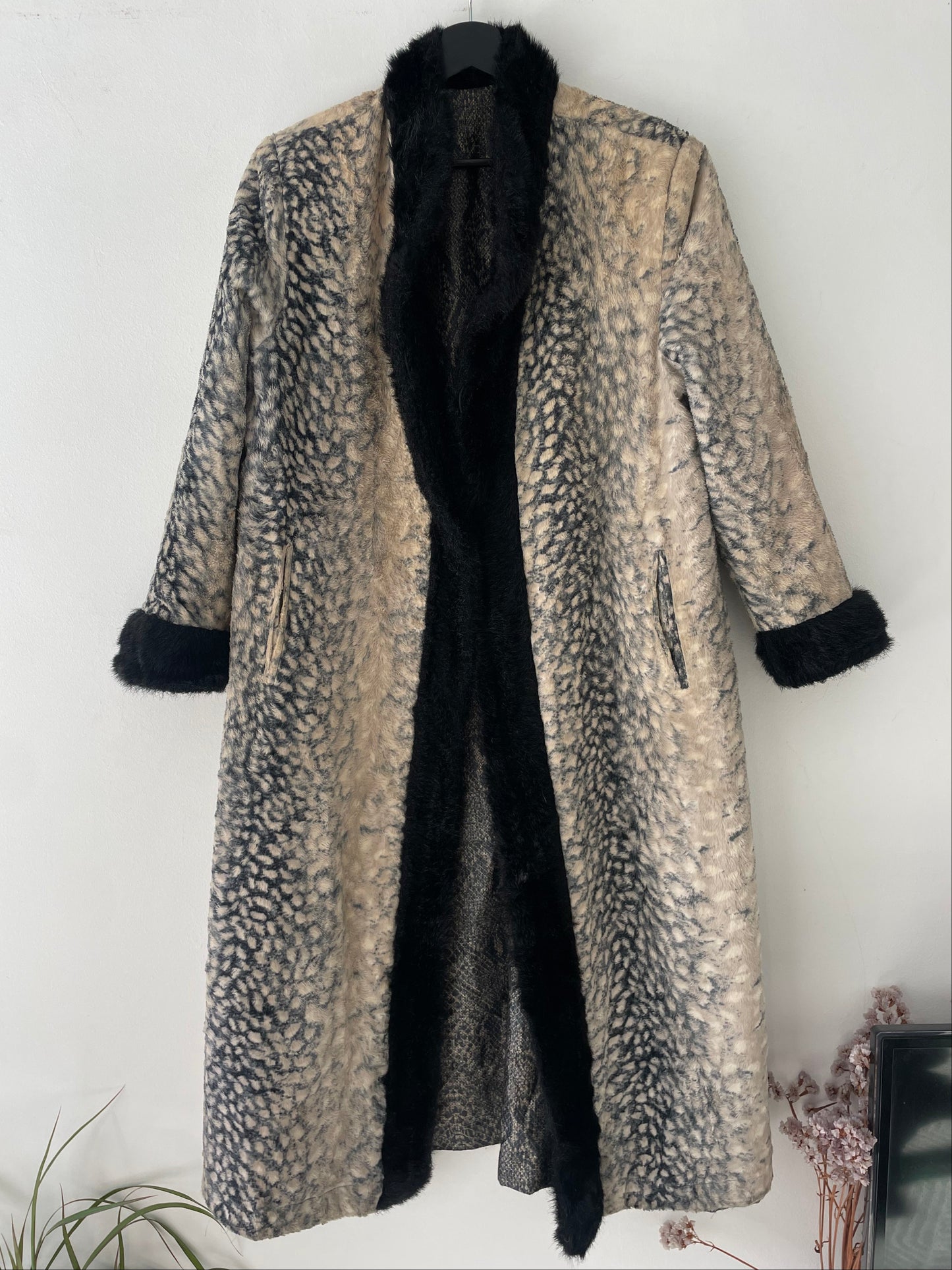 Reversible animal print  coat.