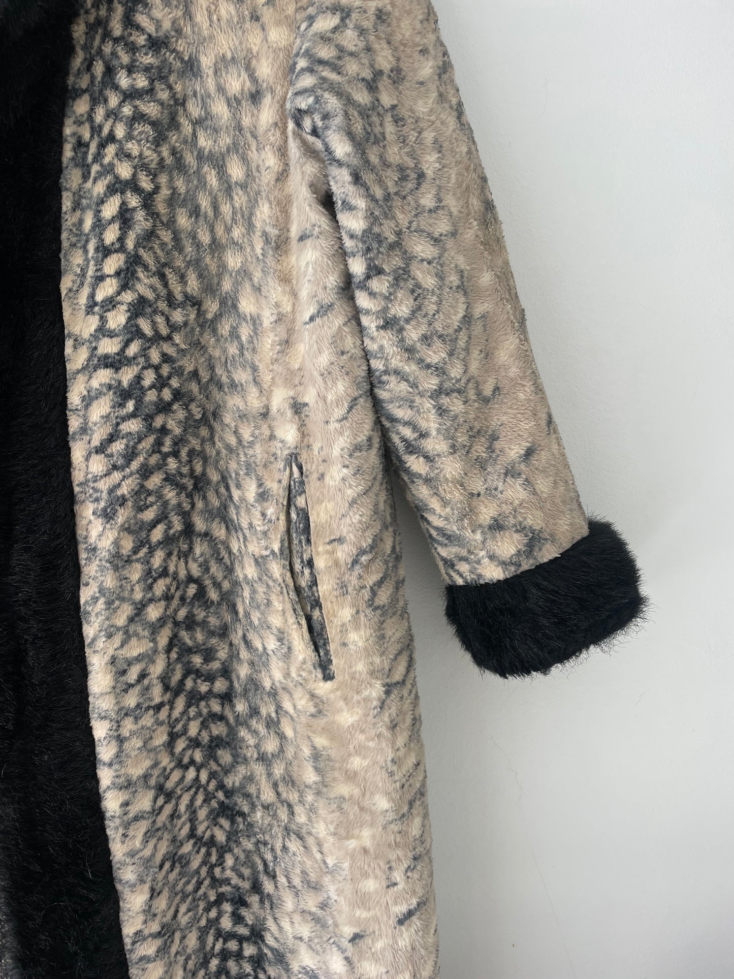 Reversible animal print  coat.