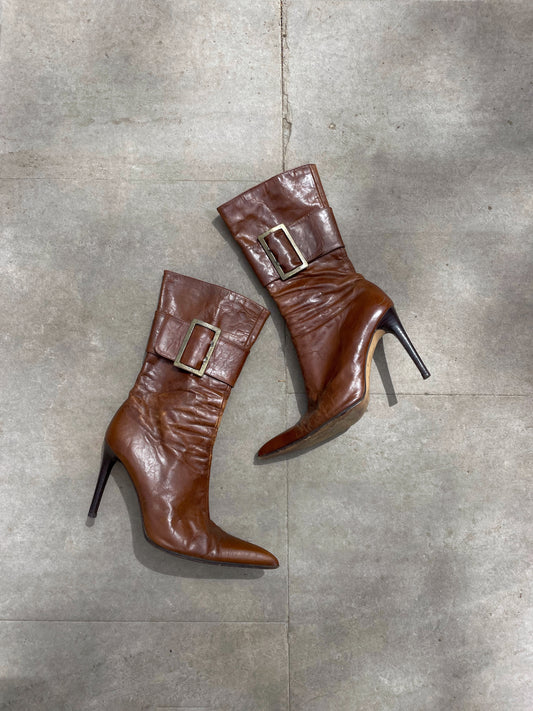 Buckled hight heel boots.